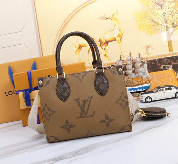 ルイヴィトンバッグ背面デザイン